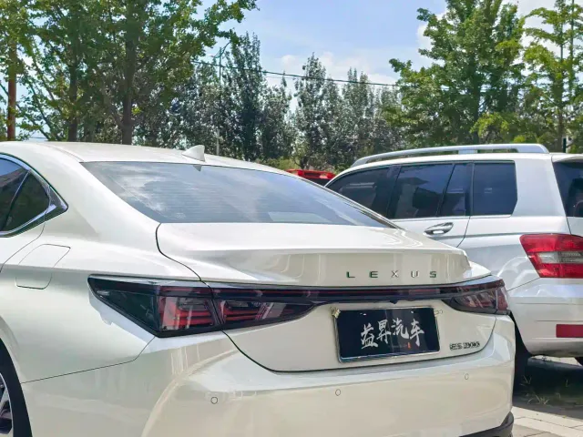 Lexus ES — Фото автомобиля 5