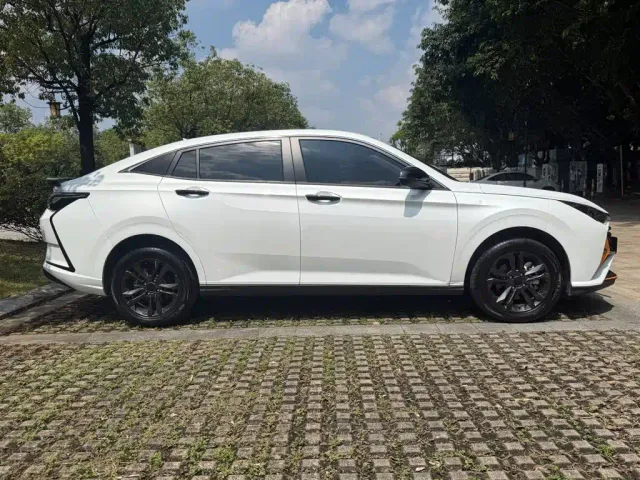 Dongfeng Yixuan — Фото автомобиля 5