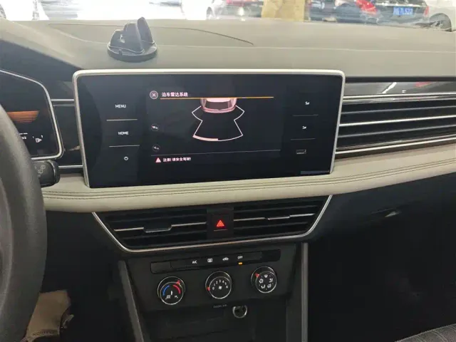 Volkswagen Tiguan L — Фото автомобиля 12
