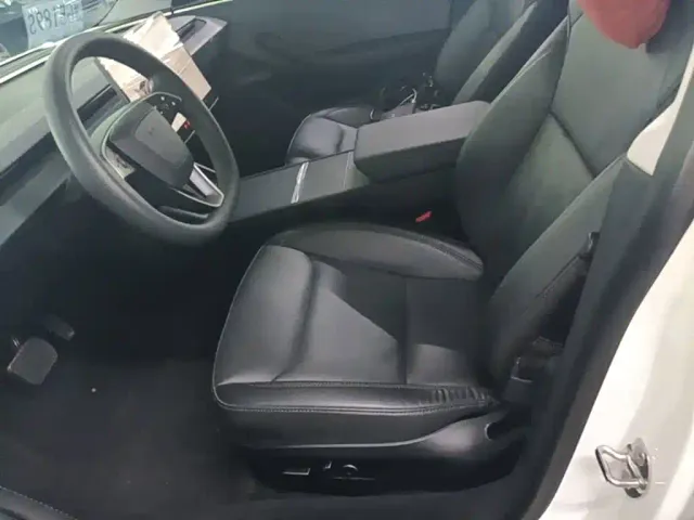 Tesla Model 3 — Фото автомобиля 14