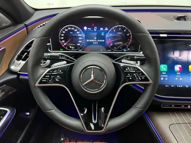 Mercedes-Benz E-Class — Фото автомобиля 14