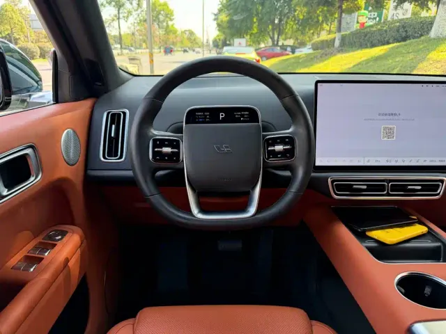 Li Auto L9 — Фото автомобиля 14