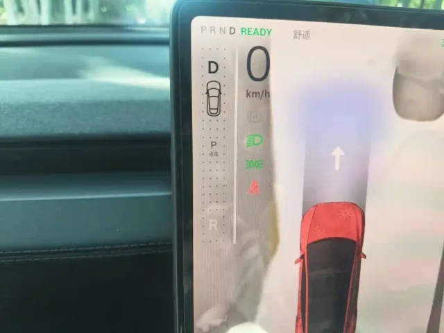 Tesla Model Y — Фото автомобиля 6
