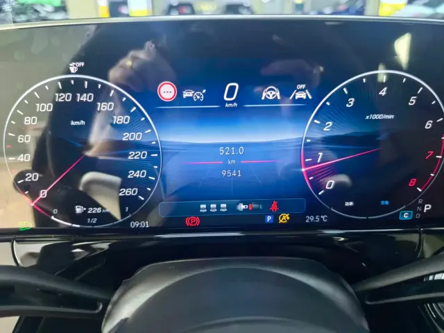Mercedes-Benz E-Class — Фото автомобиля 12