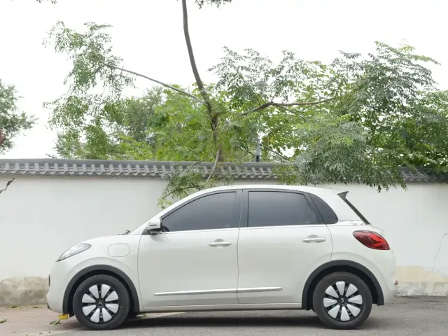 Wuling Bingo — Фото автомобиля 12