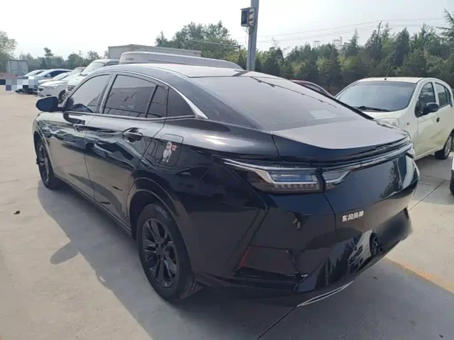 Dongfeng Yixuan — Фото автомобиля 4