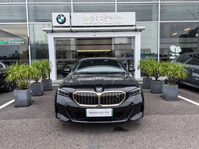 BMW i5 — Фото автомобиля 2