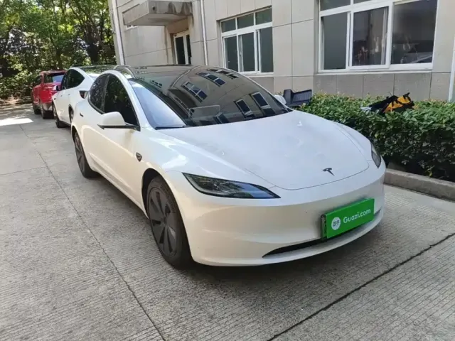 Tesla Model 3 2025 Model Year Facelift Rear-Wheel Drive — Фото автомобиля 3