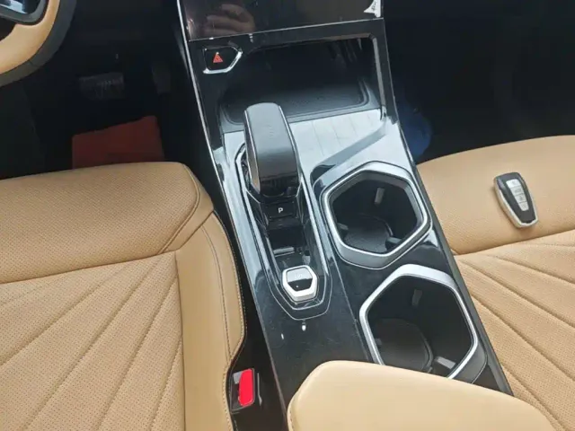 Geely Boyue L — Фото автомобиля 13