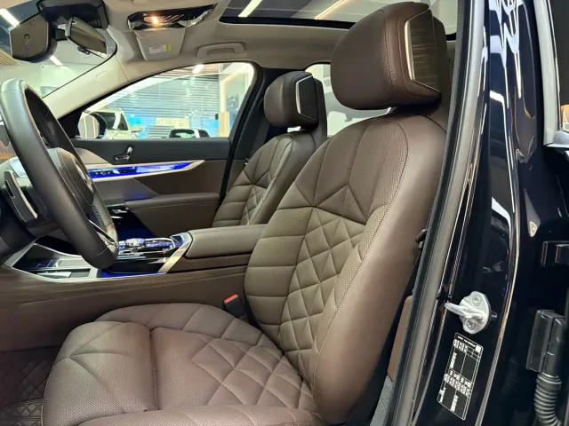 BMW 7 Series — Фото автомобиля 17