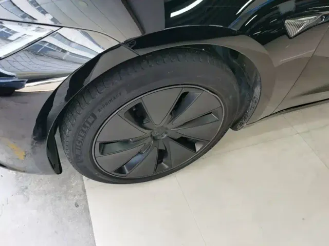 Tesla Model 3 — Фото автомобиля 22
