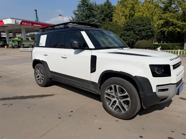 Land Rover Defender — Фото автомобиля 2