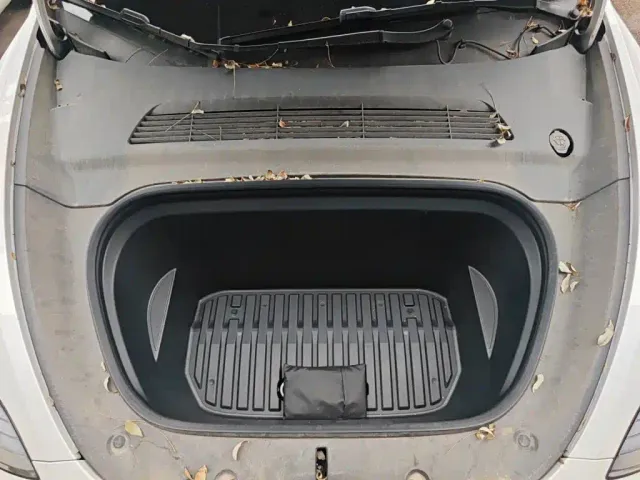 Tesla Model Y — Фото автомобиля 16