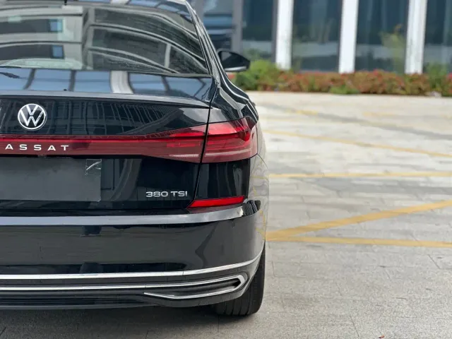Volkswagen Passat — Фото автомобиля 9