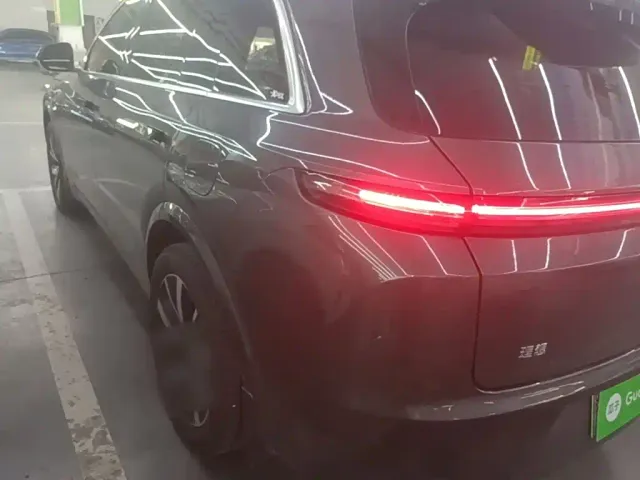 Li Auto L7 — Фото автомобиля 4