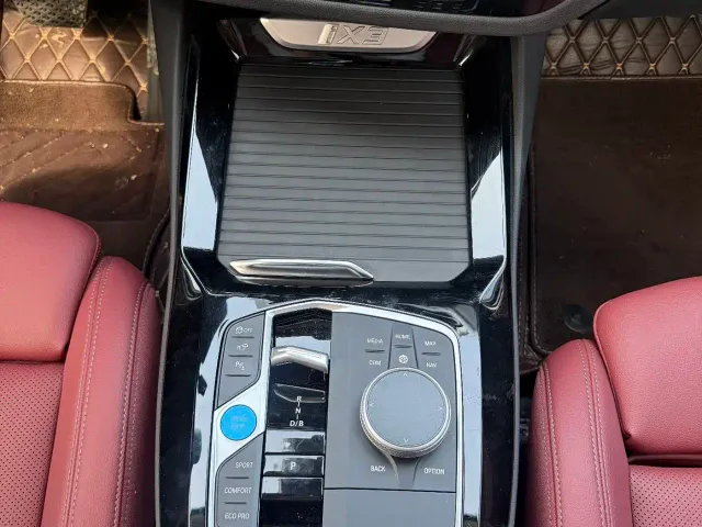BMW iX3 — Фото автомобиля 14