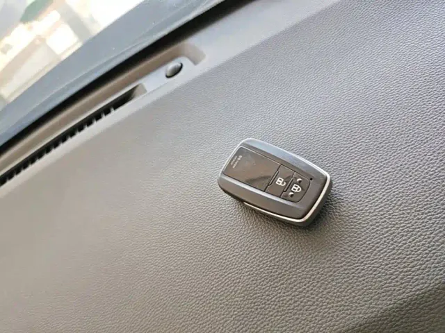Toyota RAV4 — Фото автомобиля 8