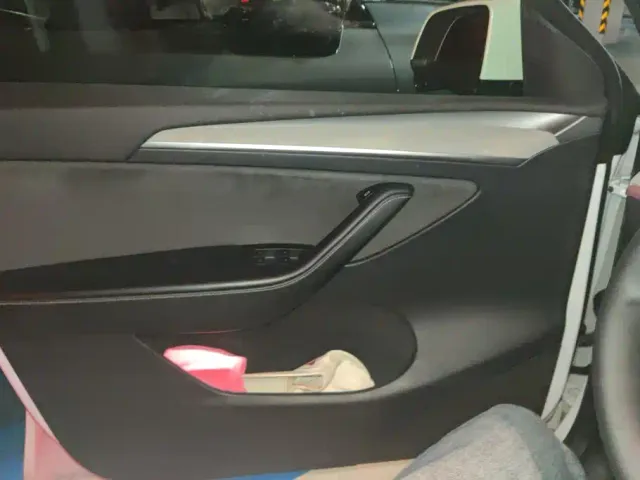 Tesla Model Y — Фото автомобиля 7