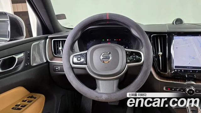 Вольво XC60 — Фото автомобиля 13