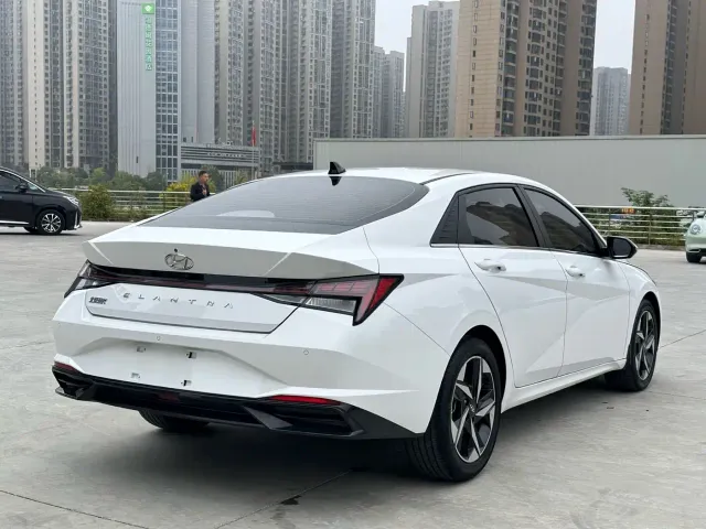 Hyundai Elantra — Фото автомобиля 6