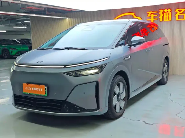 Xpeng X9 — Фото автомобиля 2