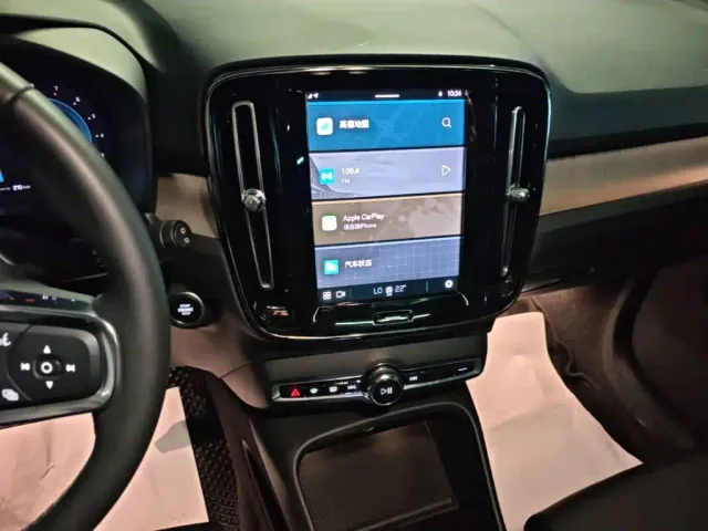 Volvo XC40 — Фото автомобиля 12