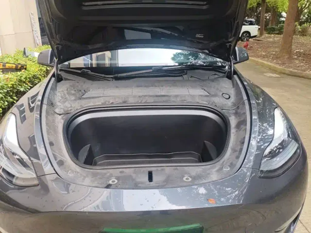 Tesla Model Y — Фото автомобиля 15