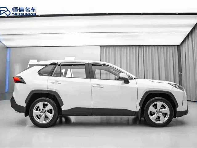 Toyota RAV4 — Фото автомобиля 4