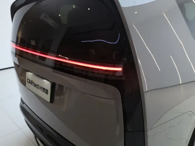 Li Auto MEGA — Фото автомобиля 18