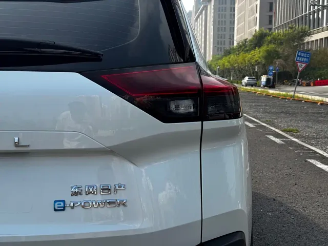 Nissan X-Trail — Фото автомобиля 10