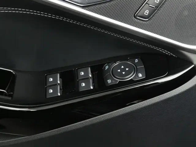 Ford Explorer — Фото автомобиля 9