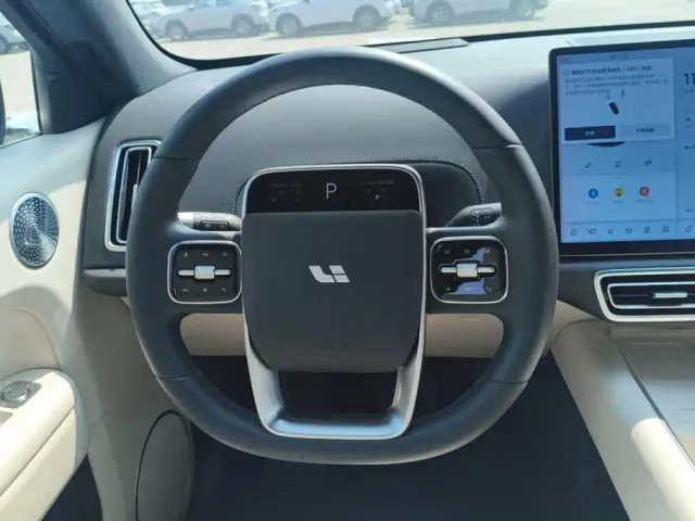 Li Auto L6 — Фото автомобиля 15