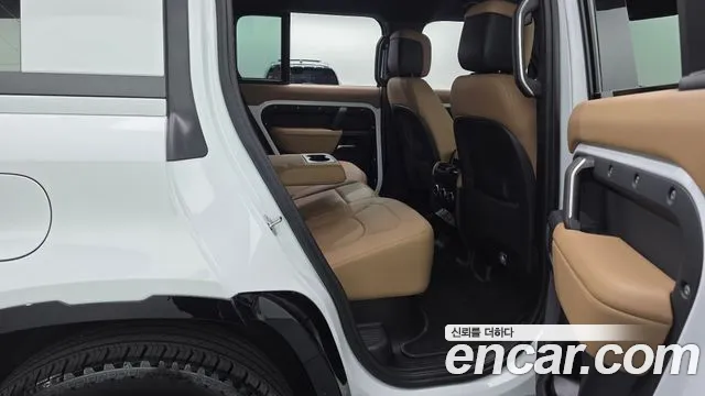 Land Rover Defender — Фото автомобиля 17