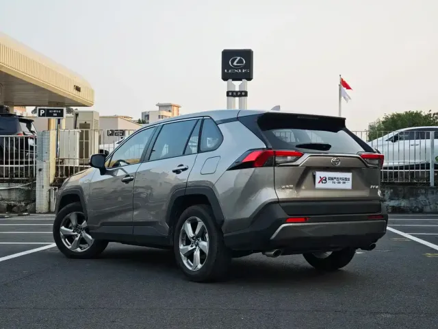 Toyota RAV4 — Фото автомобиля 18