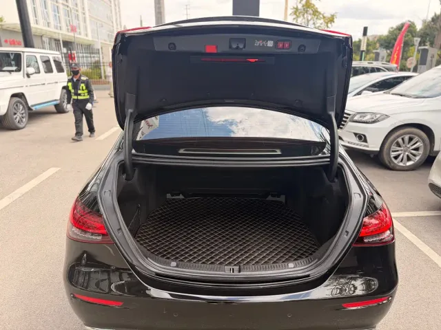 Mercedes-Benz E-Class — Фото автомобиля 21