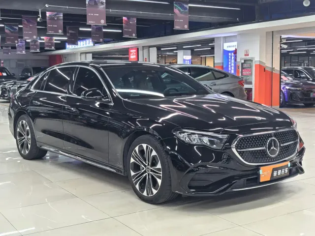 Mercedes-Benz E-Class — Фото автомобиля 2