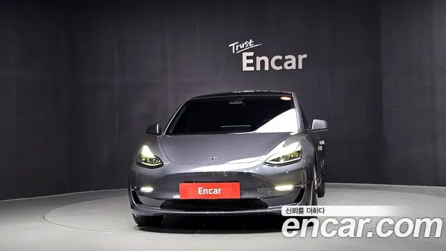 Tesla Model 3 — Фото автомобиля 3