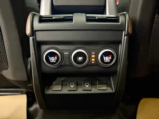 Land Rover Defender — Фото автомобиля 7