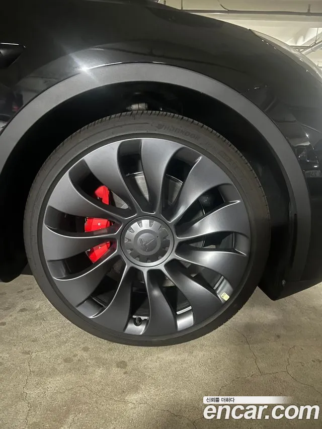 Tesla Model Y — Фото автомобиля 5