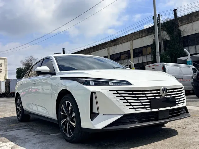 Changan Eado — Фото автомобиля 3