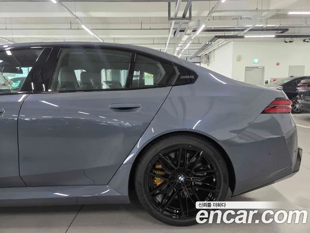 BMW M5 — Фото автомобиля 8