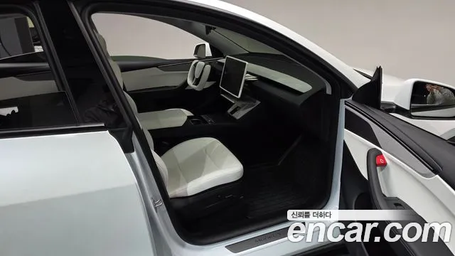 Tesla Model Y — Фото автомобиля 11