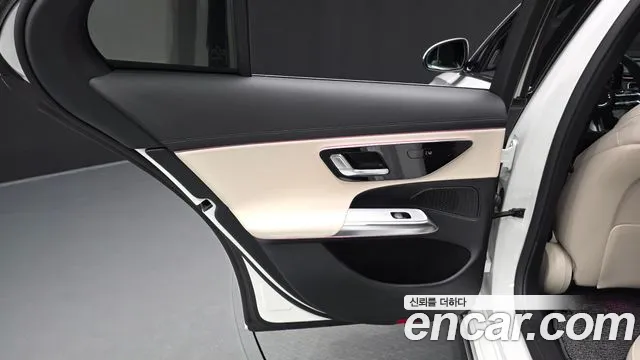 Mercedes-Benz E-Class — Фото автомобиля 24