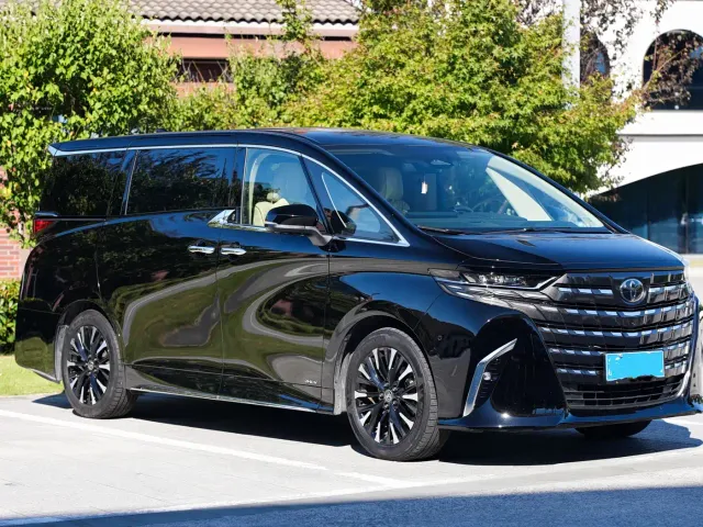 Toyota Alphard — Фото автомобиля 3
