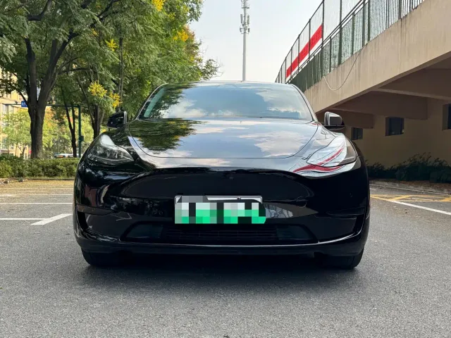 Фотография автомобиля — Tesla Model Y