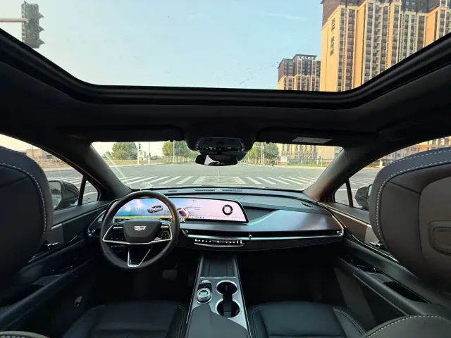 Cadillac XT5 — Фото автомобиля 8