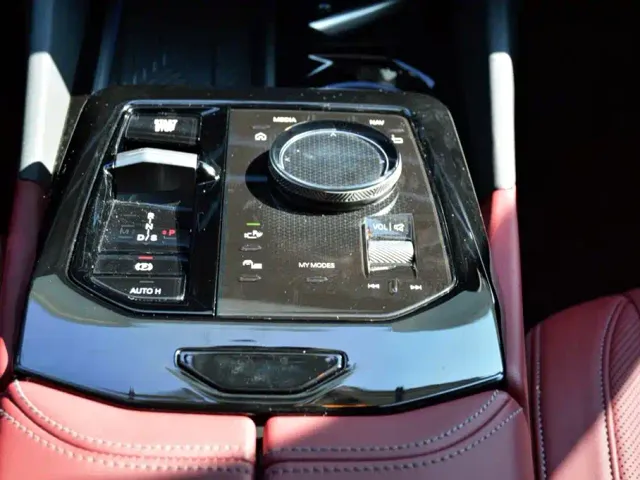 BMW 5 Series — Фото автомобиля 12