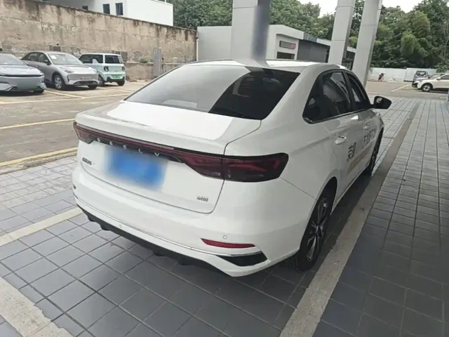 Geely Emgrand — Фото автомобиля 6