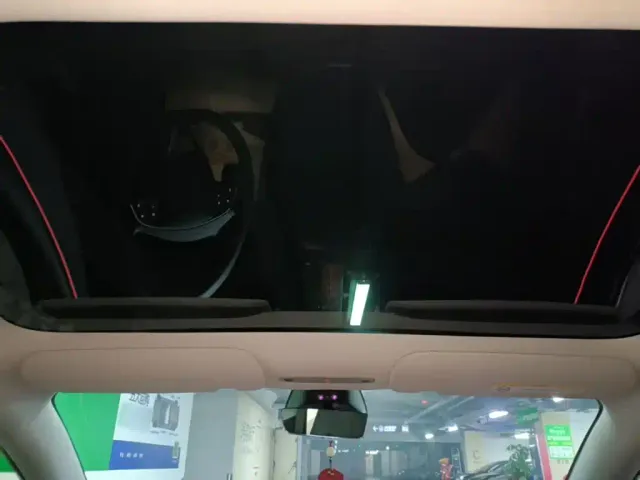 Tesla Model 3 — Фото автомобиля 17