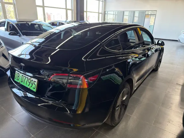 Tesla Model 3 — Фото автомобиля 6